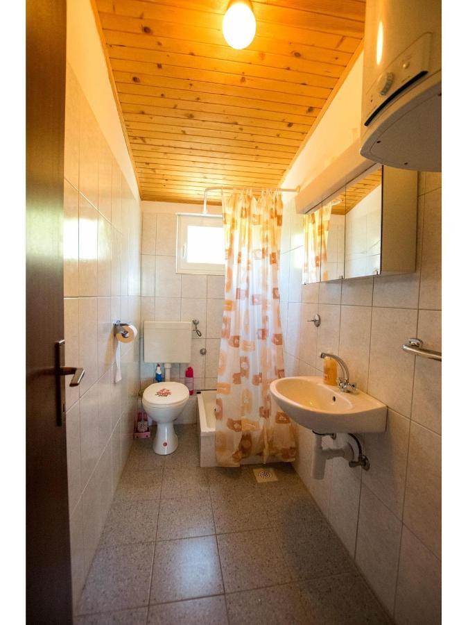 Apartments Velebit Starigrad Paklenica Oda fotoğraf